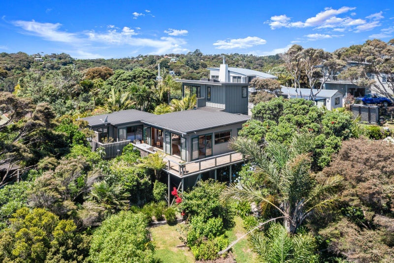 33 Tawa Street, Oneroa, Waiheke Island - Carousel 1