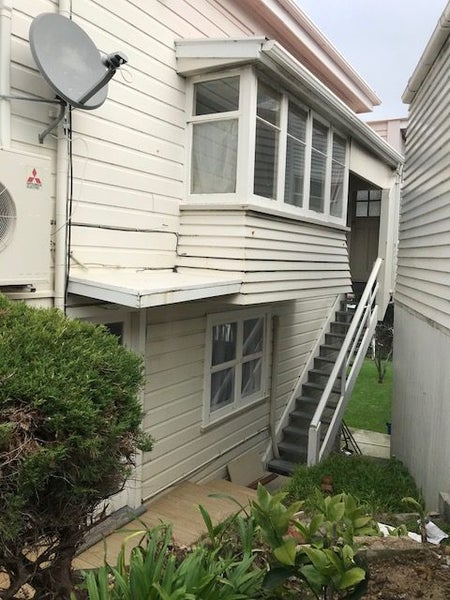 102 Hamilton Road, Hataitai, Wellington - Carousel 13