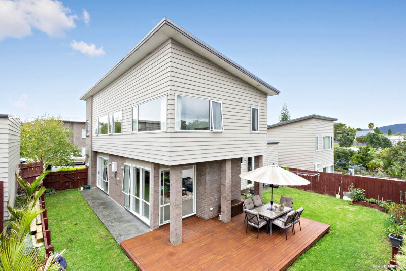 9 Sunshine Boulevard, Sunnyvale, Auckland - Carousel 1