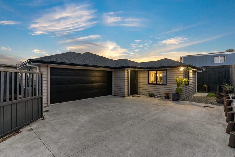 3A Crompton Road, Massey, Auckland - Carousel 1