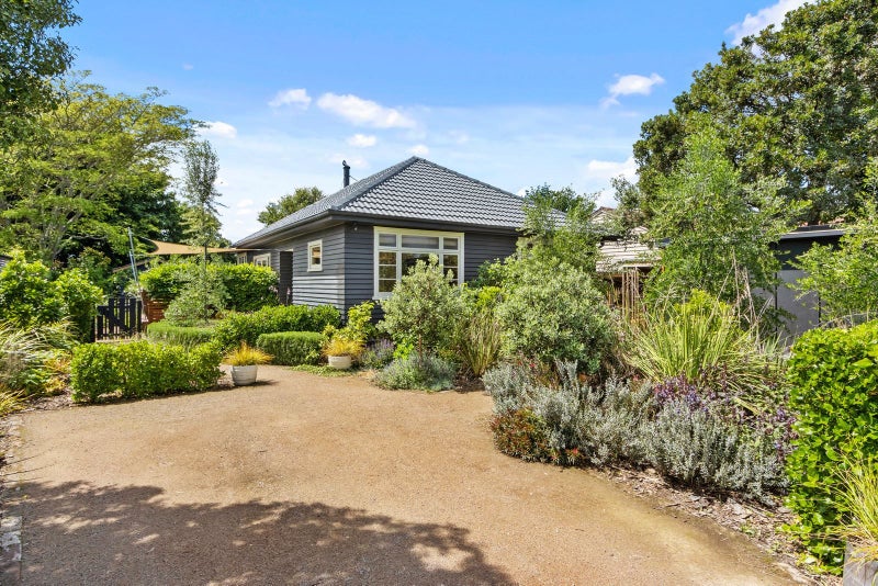 11 Earl Street, Hillsborough, Christchurch - Carousel 1