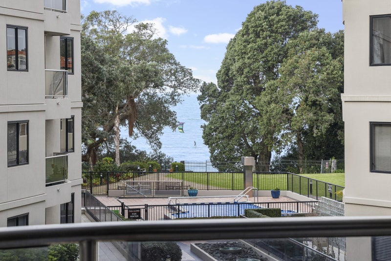 1A/171 Hurstmere Road, Takapuna, Auckland - Carousel 1