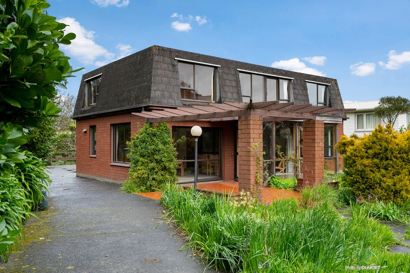 37 Simla Crescent, Khandallah, Wellington - Carousel 1