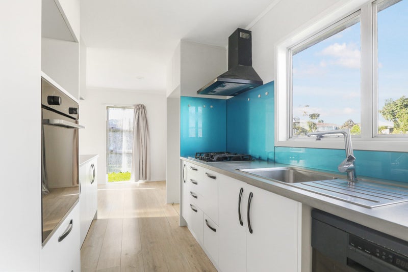 15 Dillon Crescent, Clover Park, Auckland - Carousel 2