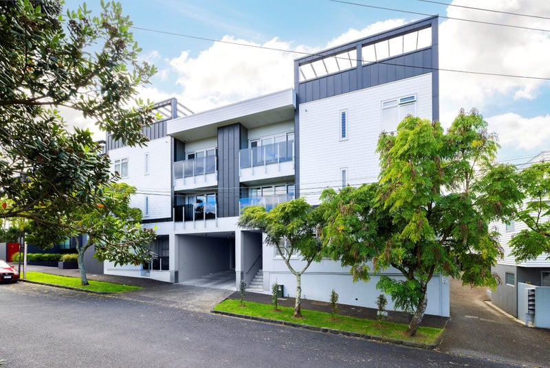 2E/2 Dickens Street, Grey Lynn, Auckland - Carousel 1