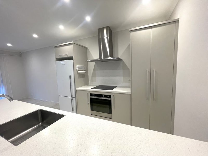 43 Matairangi Avenue, Totara Heights, Auckland - Carousel 2