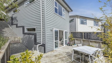 7/20 Glanmire Road, Newlands, Wellington - Carousel 1