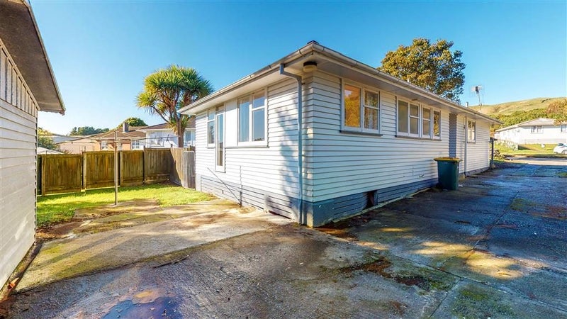 14 Surprise Place, Cannons Creek, Porirua - Carousel 1