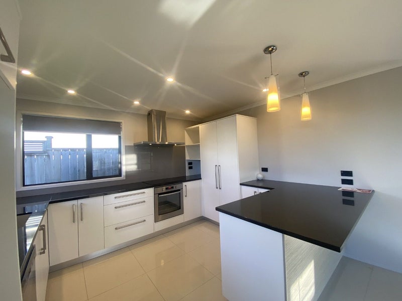 28 Queens Road, Glen Avon, New Plymouth - Carousel 2