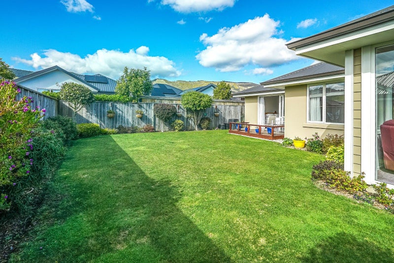 18/0 Boysenberry Grove, Richmond - Carousel 23