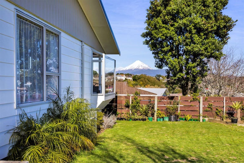 39 Penrith Street, Westown, New Plymouth - Carousel 1