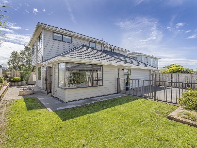 10B Shastri Terrace, Khandallah, Wellington - Carousel 1