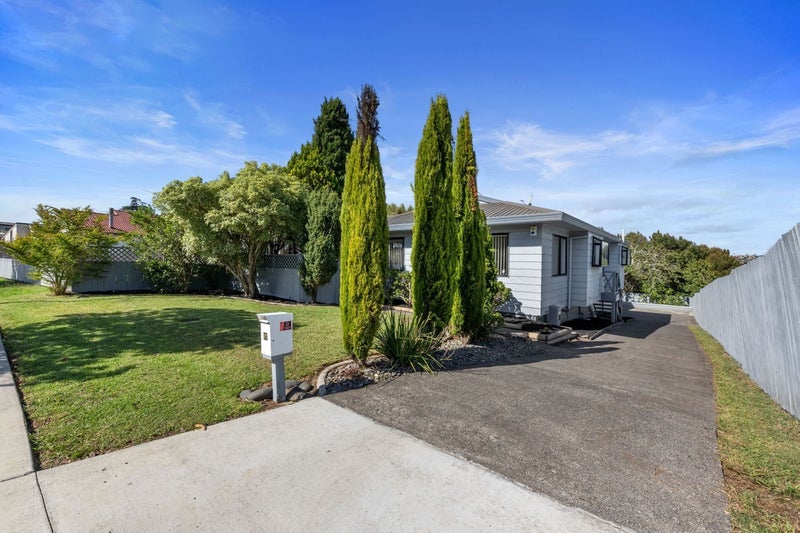 37 Gosford Drive, Botany Downs, Auckland - Carousel 2