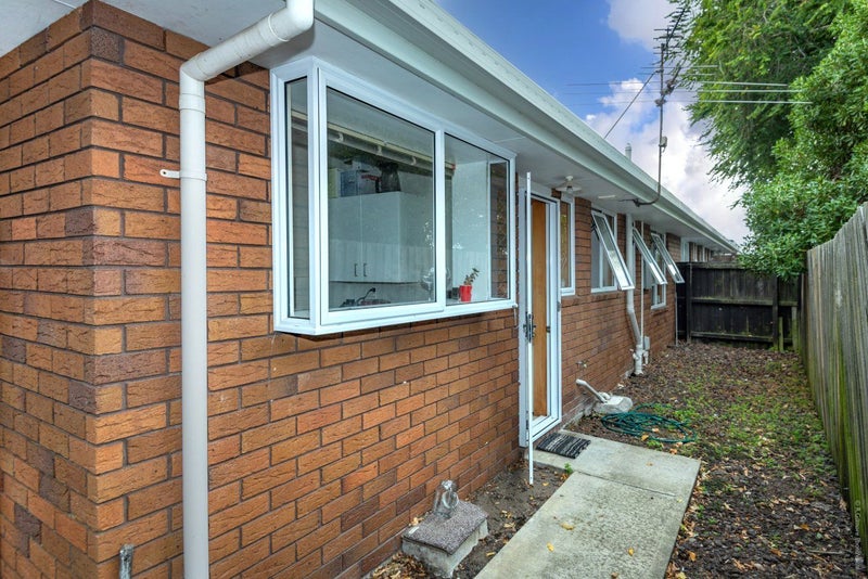 4/7 Dilworth Street, Riccarton, Christchurch - Carousel 19