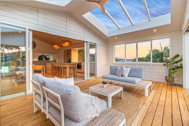 8 Tui Street, Oneroa, Waiheke Island - Carousel 2