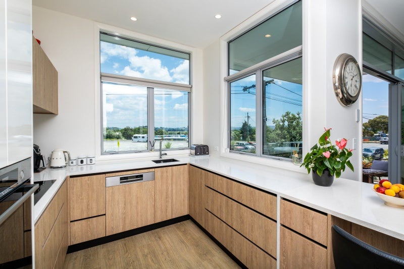 82B Meeanee Quay, Westshore, Napier - Carousel 2