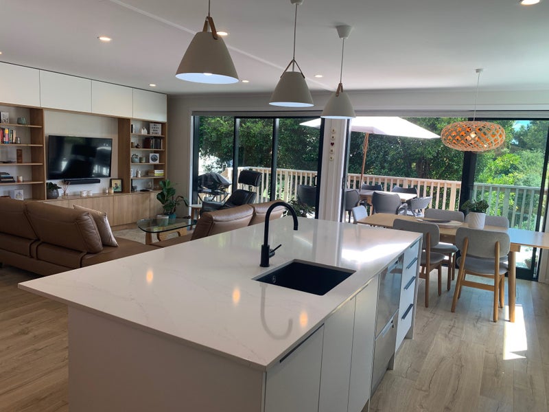 1 Woodfern Crescent, Titirangi, Auckland - Carousel 2