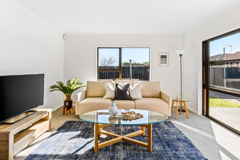 7B Neville Street, Point Chevalier, Auckland - Carousel 1