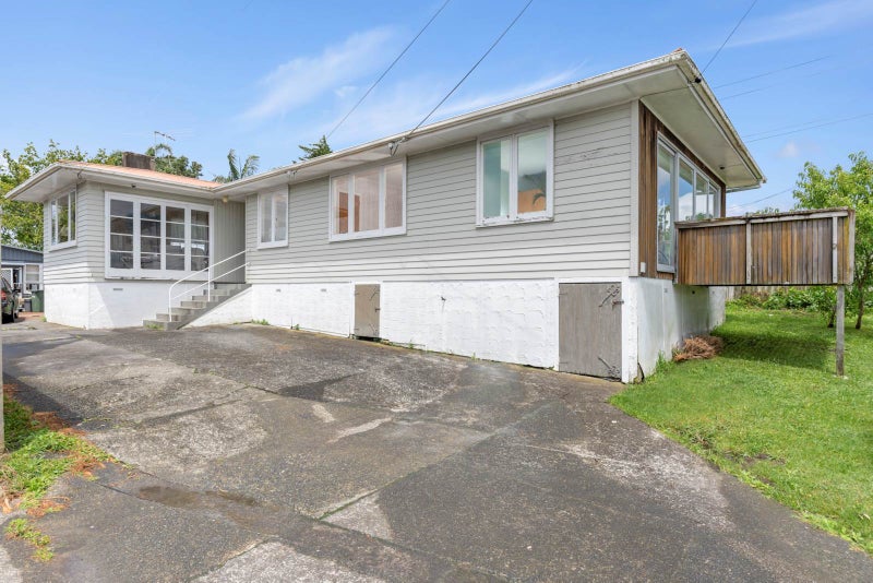 1/17 Fairclough Road, Beach Haven, Auckland - Carousel 1