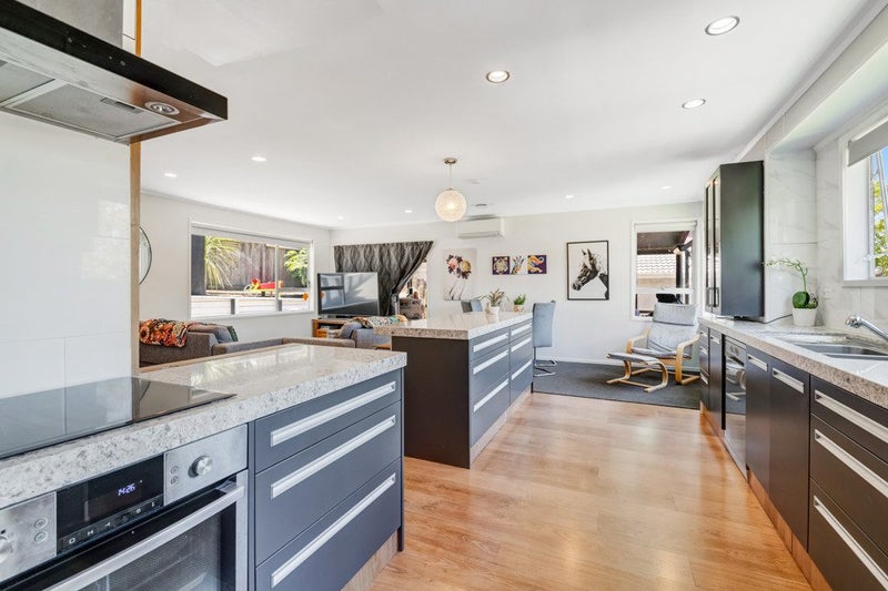 12 Airey Place, Torbay, Auckland - Carousel 1