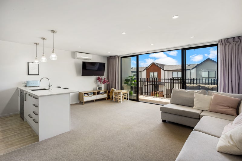 2/7 Paketai Lane, Beachlands, Auckland - Carousel 1