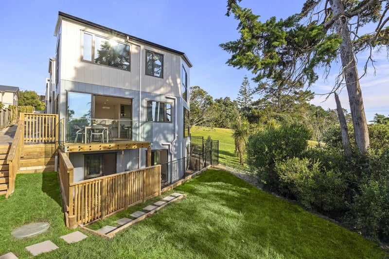 41 Seaside Avenue, Waterview, Auckland - Carousel 1