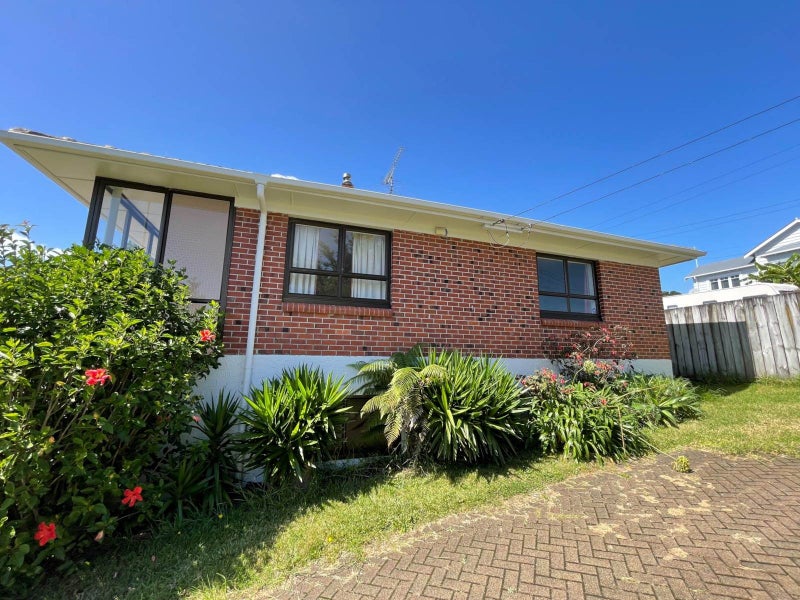 17 Queenstown Road, Hillsborough, Auckland - Carousel 2