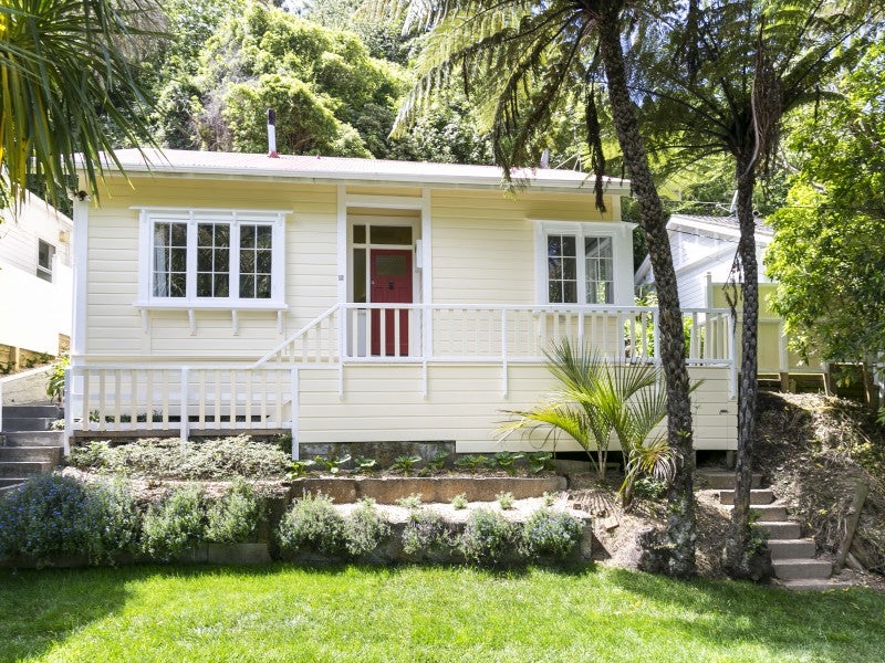 12 Governor Road, Northland, Wellington - Carousel 1