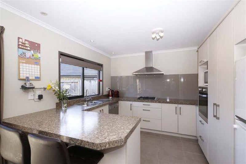 28 Tallentire Crescent, Huntington, Hamilton - Carousel 2