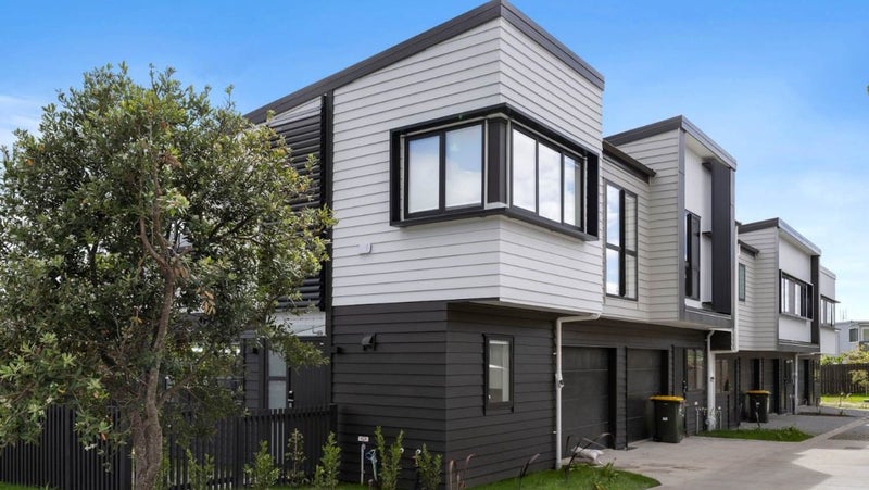 15A Pipitea Place, Massey, Auckland - Carousel 1