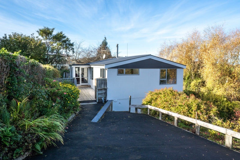 22 Estuary Crescent, Fairfield, Dunedin - Carousel 1