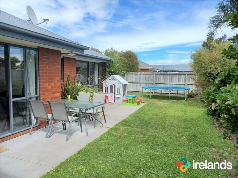 53 Coolspring Way, Redwood, Christchurch - Carousel 8