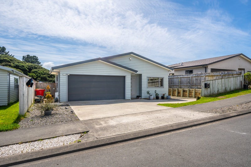 14 Moonsail Drive, Whitby, Porirua - Carousel 2