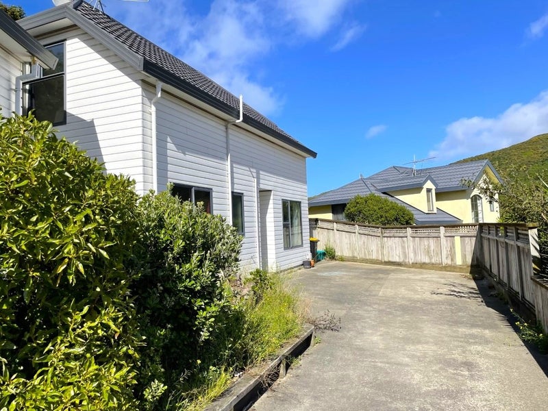 30A Domanski Crescent, Owhiro Bay, Wellington - Carousel 12