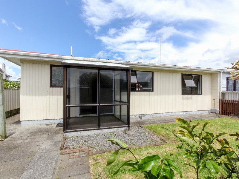 2/458 Saint Aubyn Street, Moturoa, New Plymouth - Carousel 1