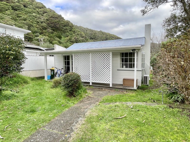 5 Kauri Street, Eastbourne, Lower Hutt - Carousel 2