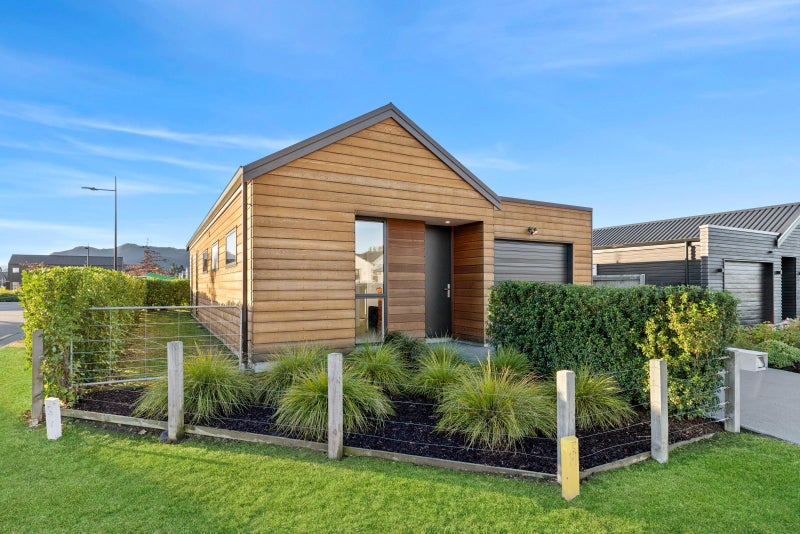 2 Matakanui Lane, Wanaka - Carousel 1