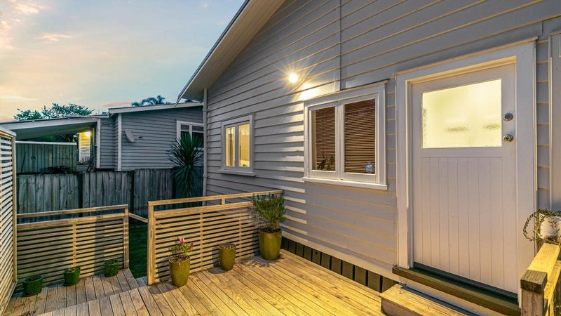 10 Euston Road, Sandringham, Auckland - Carousel 13