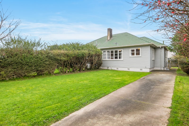 59 Hewer Crescent, Naenae, Lower Hutt - Carousel 1