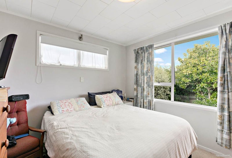 1/29 Mountain View Road, Morningside, Auckland - Carousel 2
