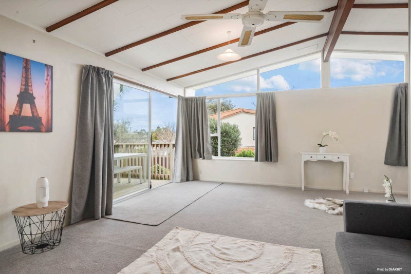 1/52A Weldene Avenue, Glenfield, Auckland - Carousel 1