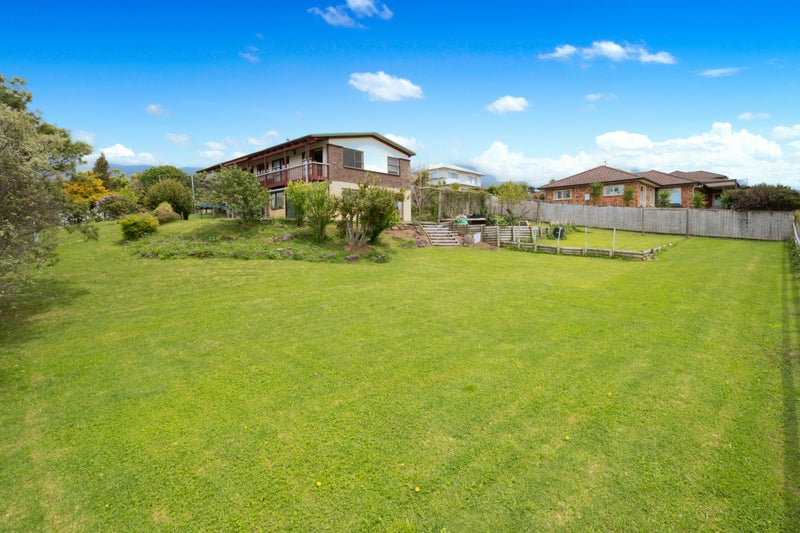 103 Lake Panorama Drive, Henderson Valley, Auckland - Carousel 2