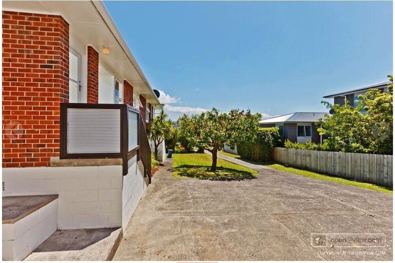 2/4 Kowhai Road, Campbells Bay, Auckland - Carousel 17