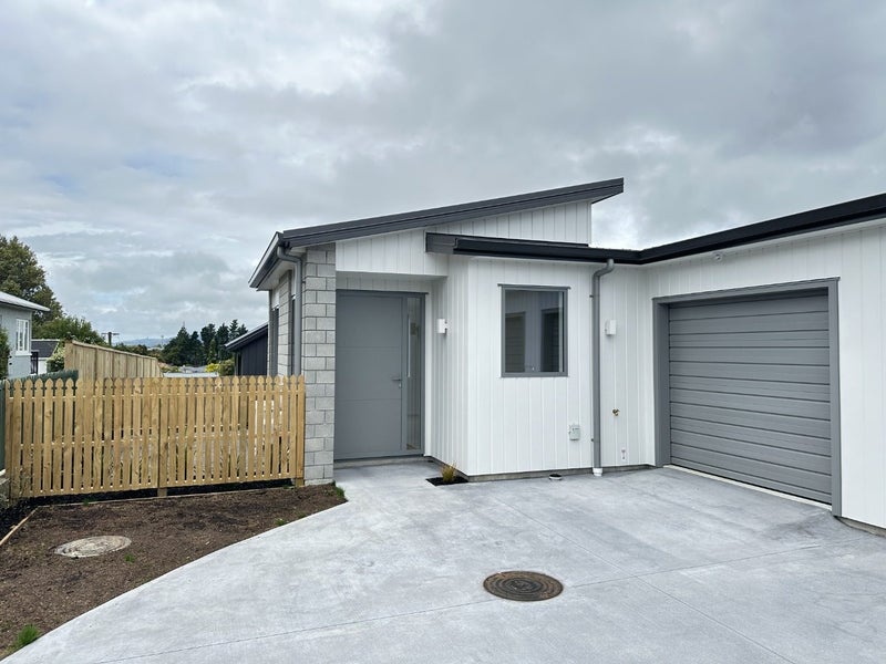 3 London Place, Judea, Tauranga - Carousel 1