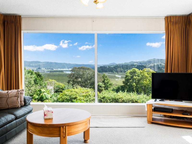 12 Clotworthy Crescent, Onerahi, Whangarei - Carousel 1