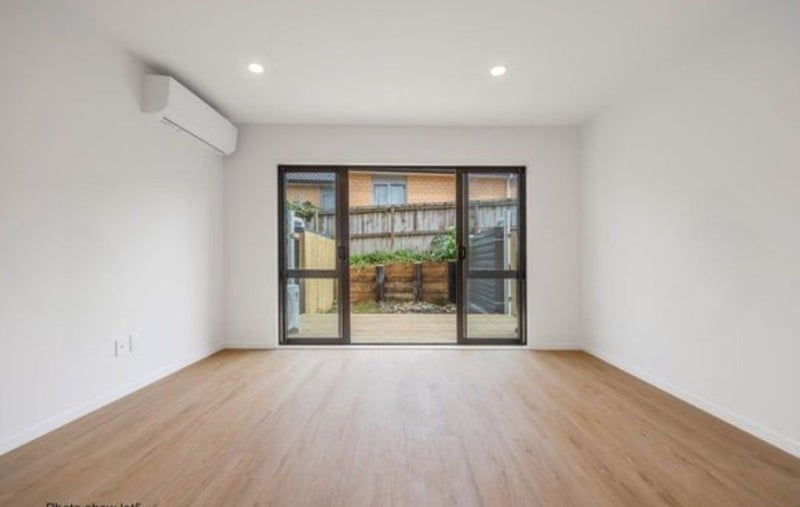 6/9 Donovan Avenue, Massey, Auckland - Carousel 1