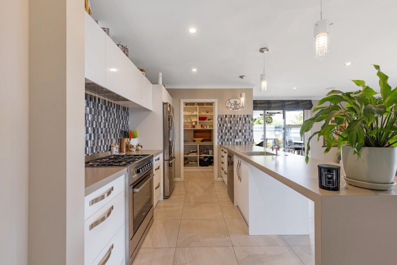 11 Monaco Grove, Fitzherbert, Palmerston North - Carousel 2