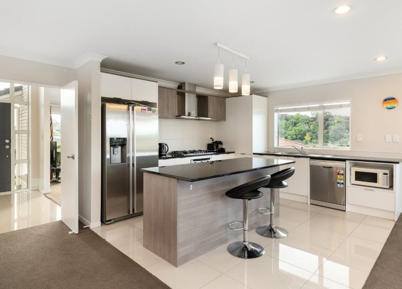 5 Amy Place, Pyes Pa, Tauranga - Carousel 2