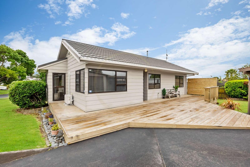4 Destino Court, Conifer Grove, Takanini - Carousel 1