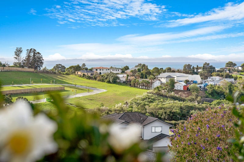 16 Ruth Craig Place, Stanmore Bay, Whangaparaoa - Carousel 2